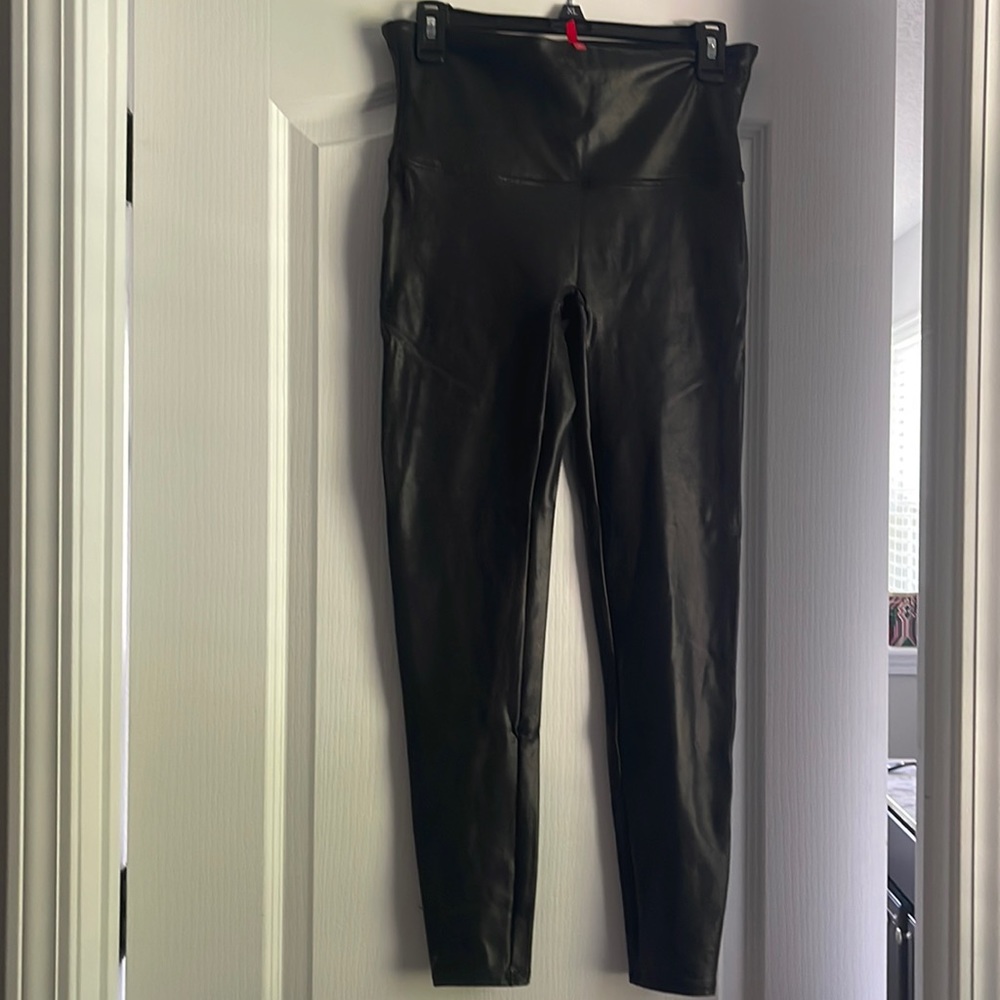 Spandex leggings in a cracked leather look, size XL, this does run small.